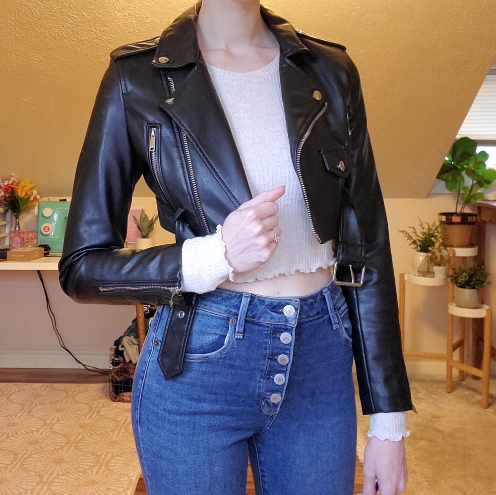 Cropped fake leather jacket